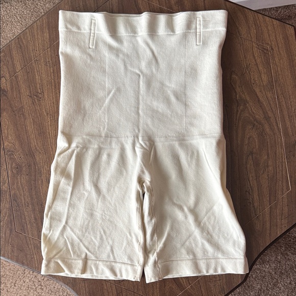 High-Waisted Women's Shapewear Shorts - Picture 1 of 3